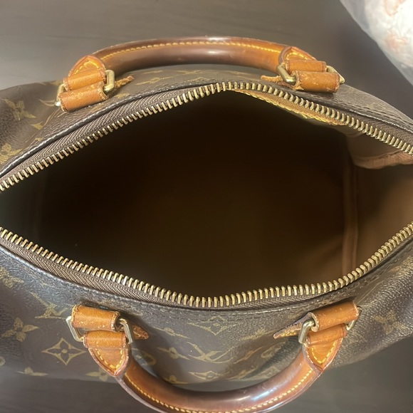 LV Speedy 25 w/ lock and key and dust bag and COA - Picture 11 of 17